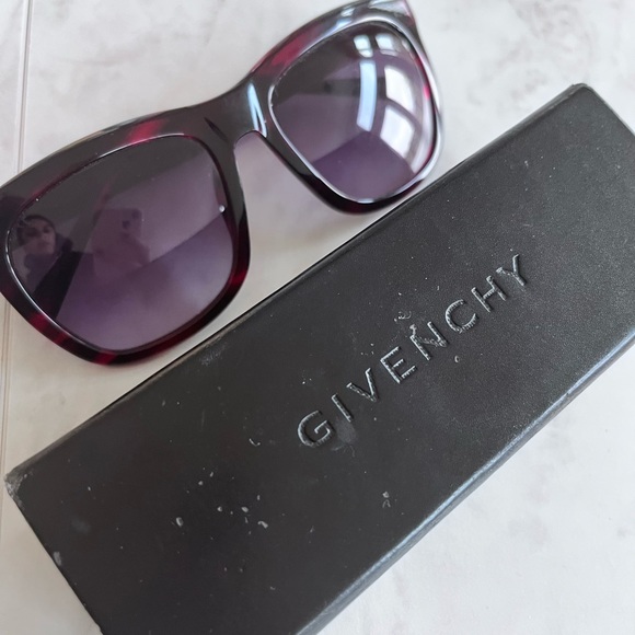 GIVENCHY Sunglasses - Picture 8 of 9